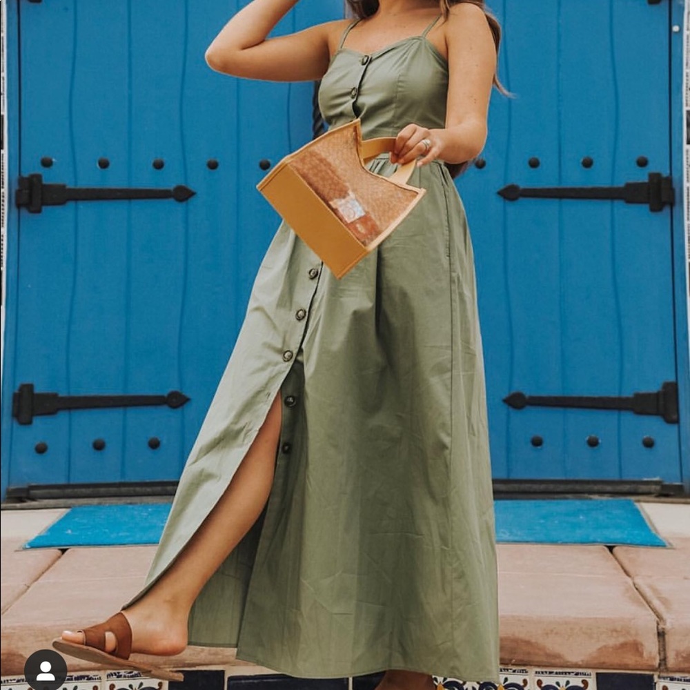 Women's Sleeveless V-Neck Button-Down Maxi Dress